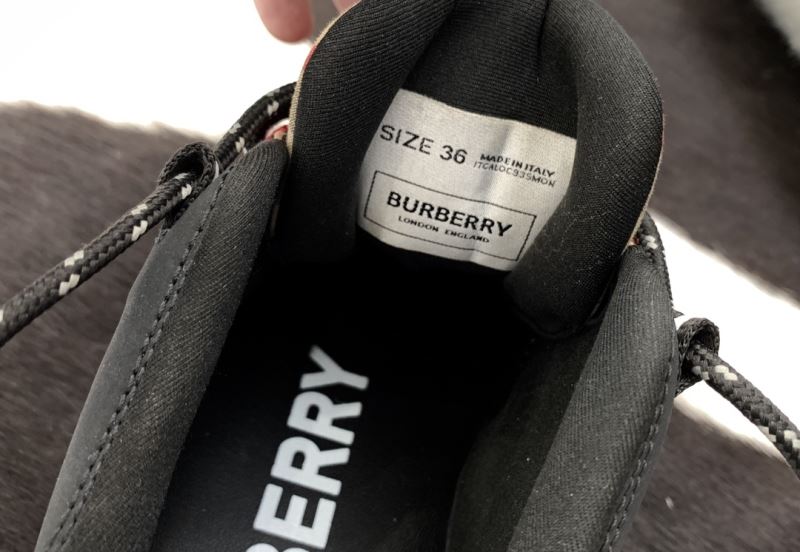 Burberry Low Shoes